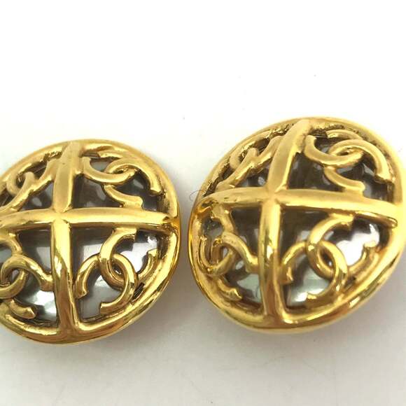 CHANEL Vintage Gold Earrings - Picture 3 of 6